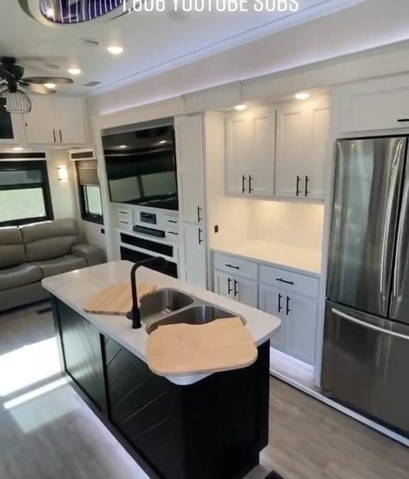 New light bright interior RV – 21 Riverstone Reserve 3850RK