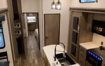 Beautiful Couples RV!