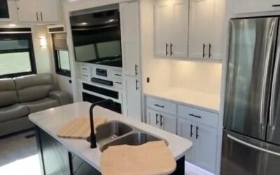 New light bright interior RV – 21 Riverstone Reserve 3850RK
