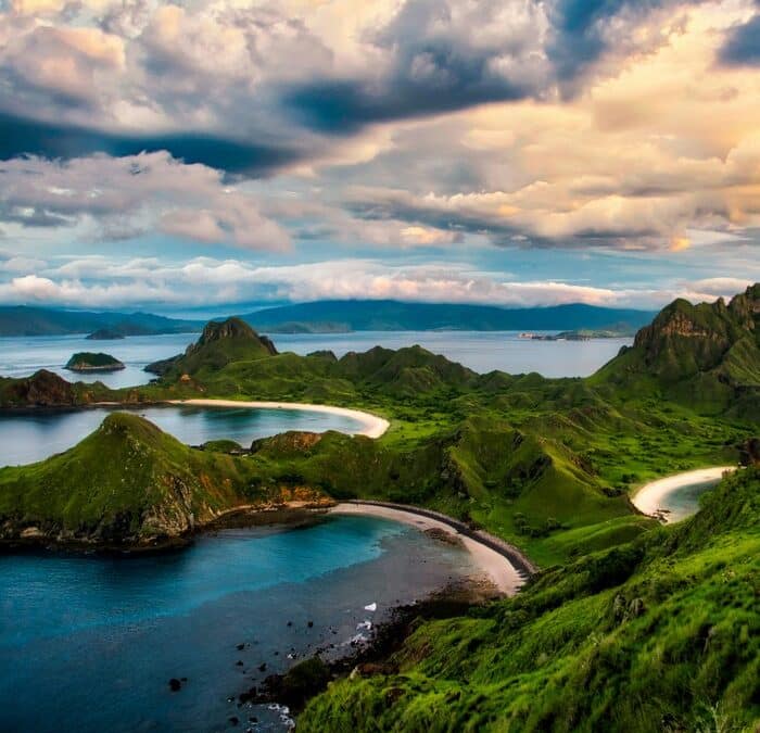 Unforgettable Indonesian Cruise Tours & Packages: Exploring Islands from Bali to New Guinea